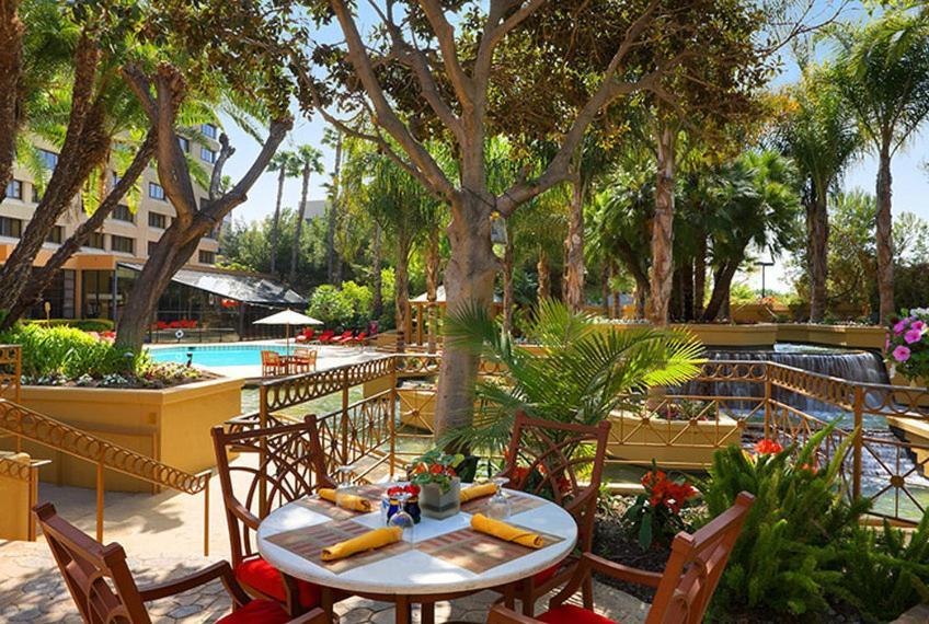 Long Beach Marriott Экстерьер фото