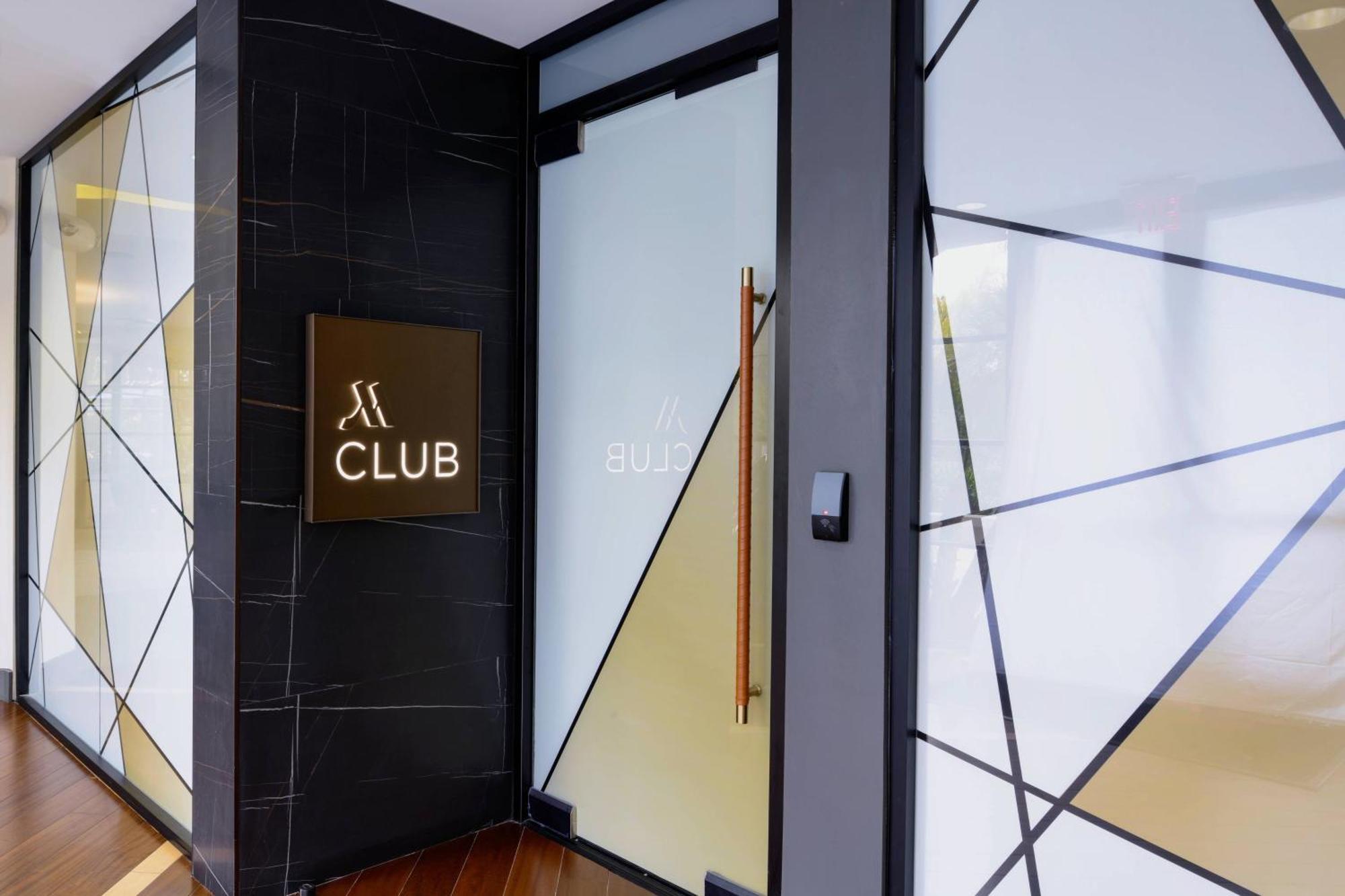Long Beach Marriott Экстерьер фото