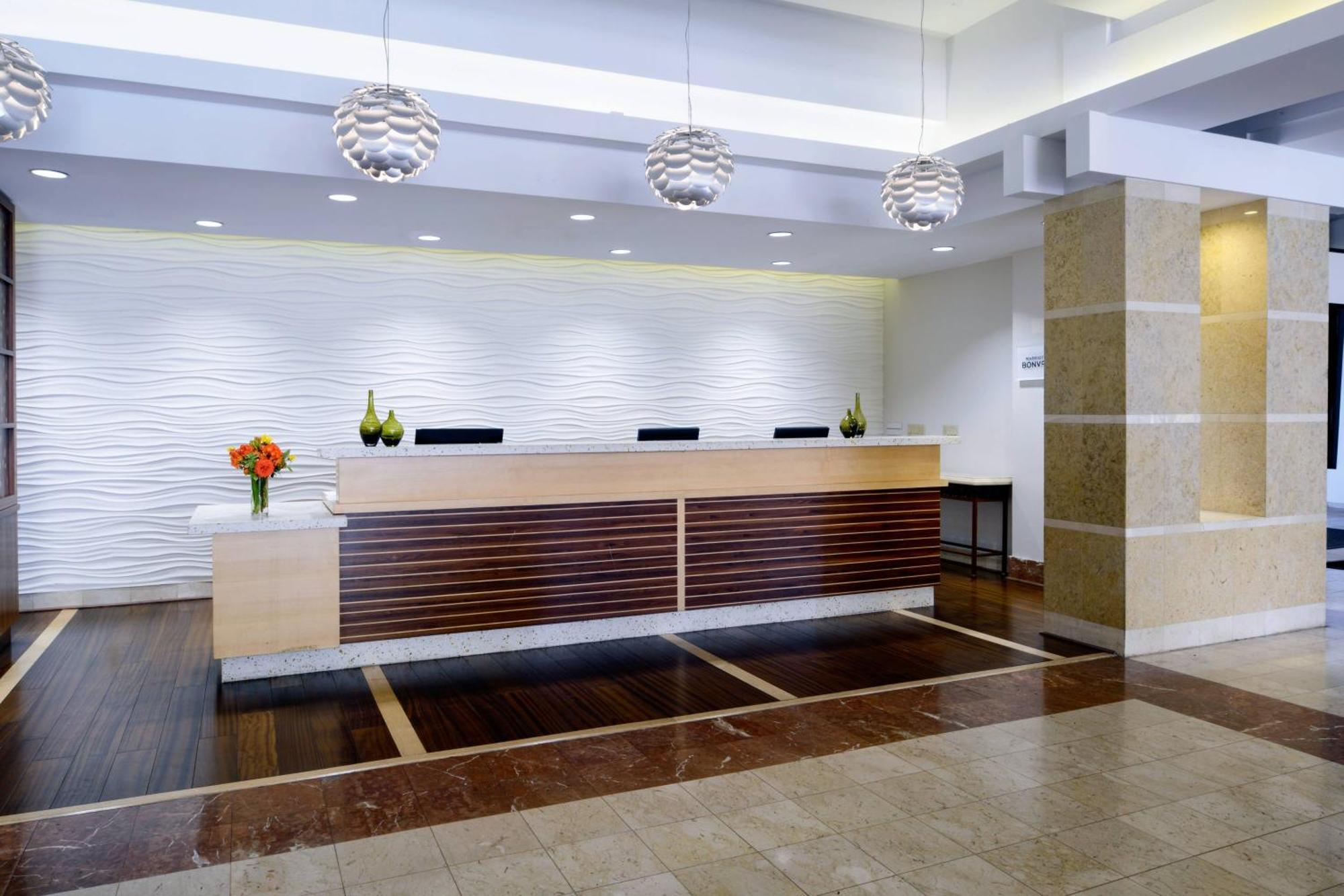 Long Beach Marriott Экстерьер фото